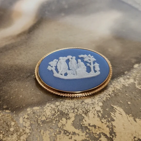 Vintage Wedgwood Jasperware Gold Plated Cameo Brooch | New in Original Box - Picture 3 of 8